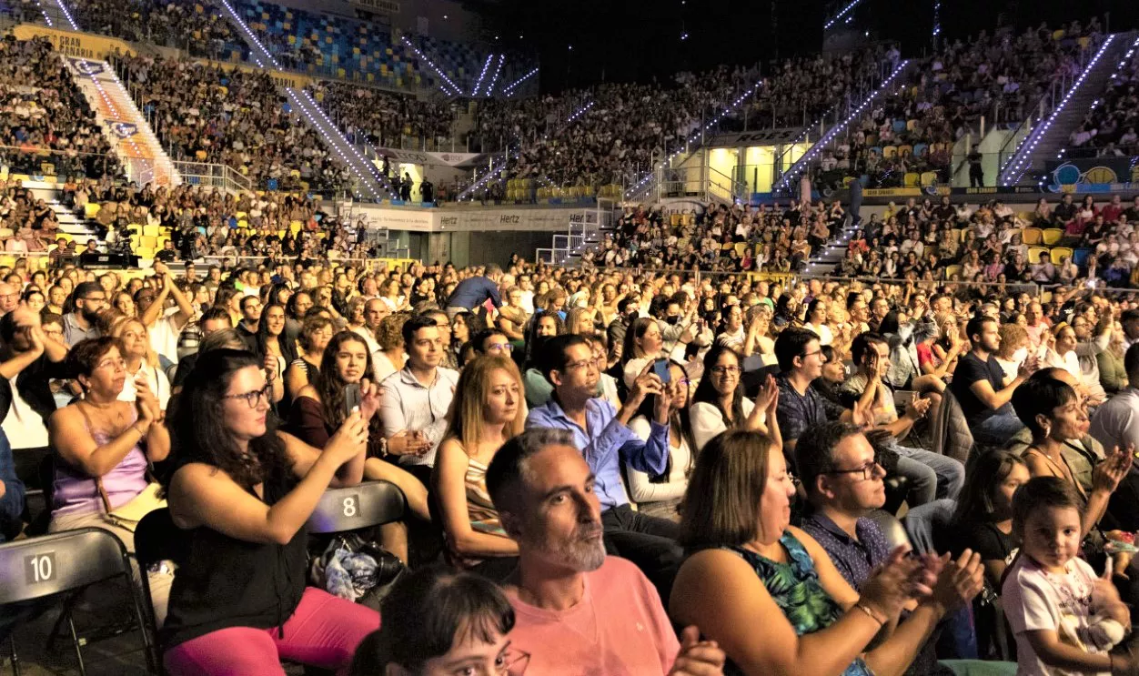 mas-de-cuatro-mil-personas-disfrutaron de la-gala-solidaria-pequeño-valiente-en-el-gran-canaria-arena_la-gaceta-de-gran-canaria