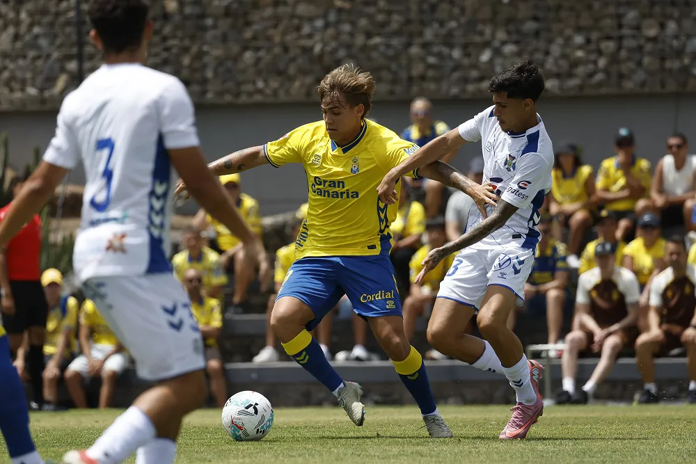 las-palmas-gana-al-tenerife-el-segundo-derbi-amistoso