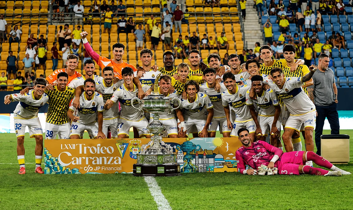 Las-Palmas-gana-al-Cadiz-y-conquista-su-segundo-Trofeo-Carranza
