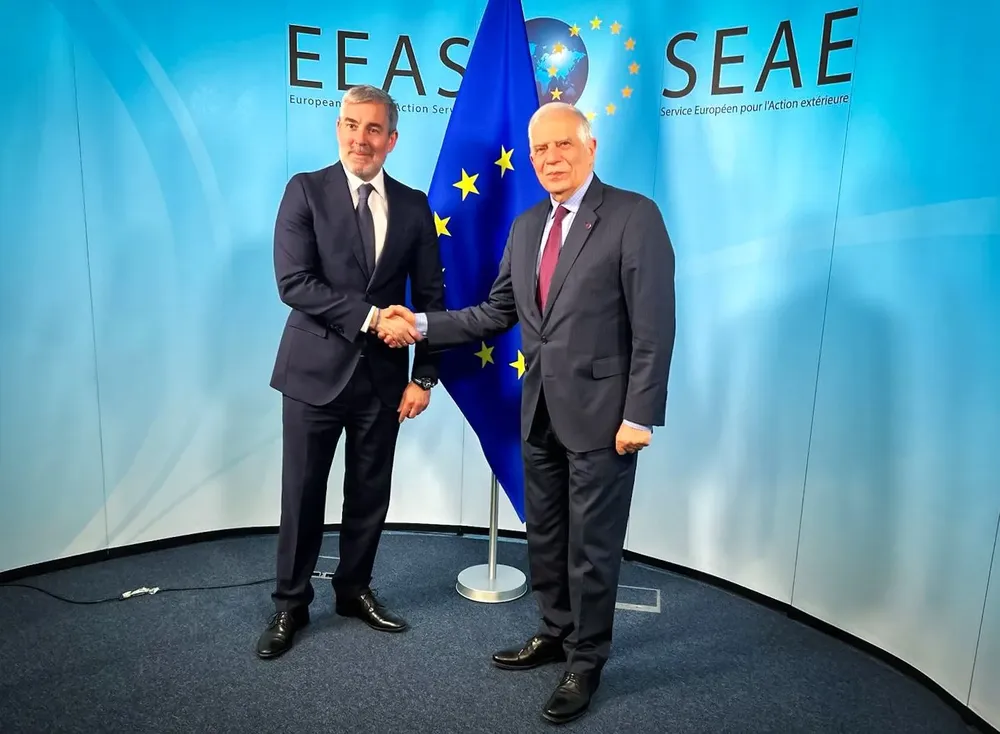 reunion-fernando-calavijo-con-josep-borrell_la-gaceta-de-gran-canaria