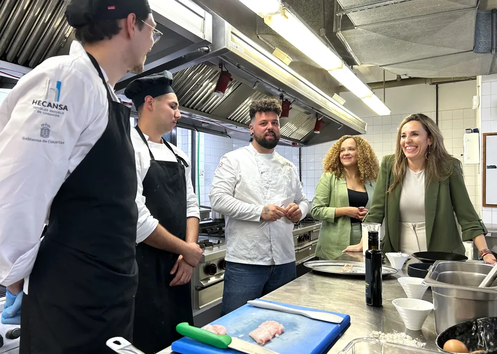 chefs-canarios-con-estrella-michelin-imparten-tallefres-gastronomicos-en-hecansa_visita -de-jessica-de-leon_noticias-de-gran-canaria Chefs canarios con Estrella Michelin imparten talleres gastronómicos en Hecansa I la gaceta de gran canaria I noticias de gran canaria