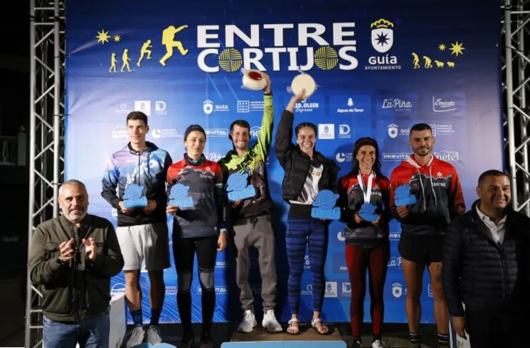 podio-de-la-carrera-de-26-kilometros-de-entre-cortijos-2024.-carlos-diaz-recio