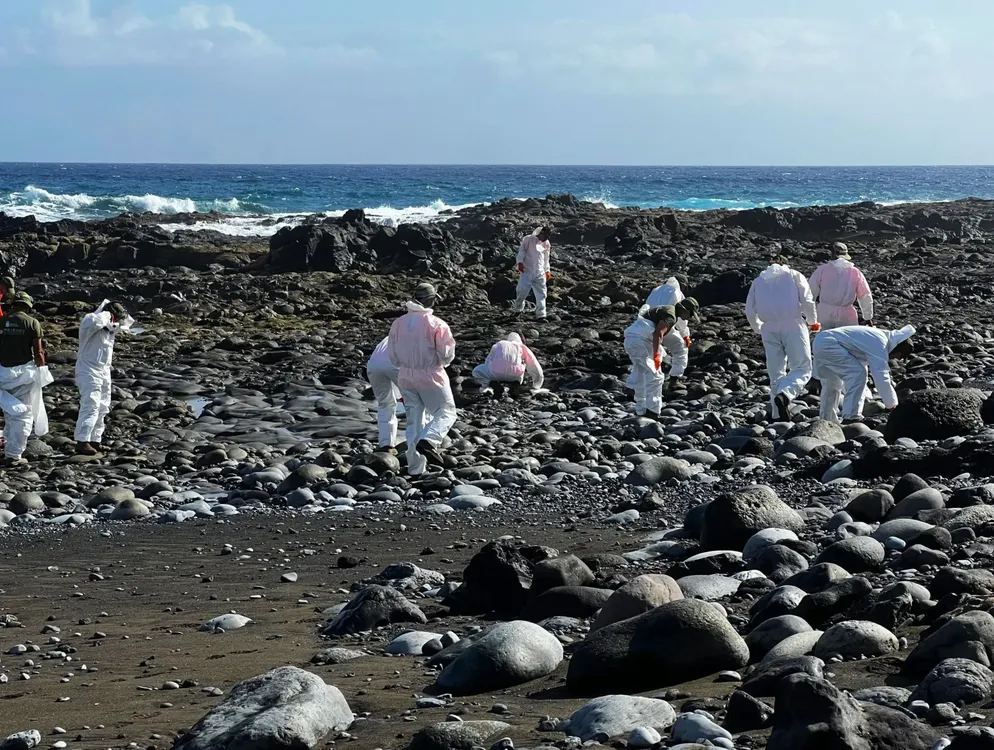 finaliza-situacion-de-emergencia-plateca-por-vertido-de-fueloil-en-gran-canaria