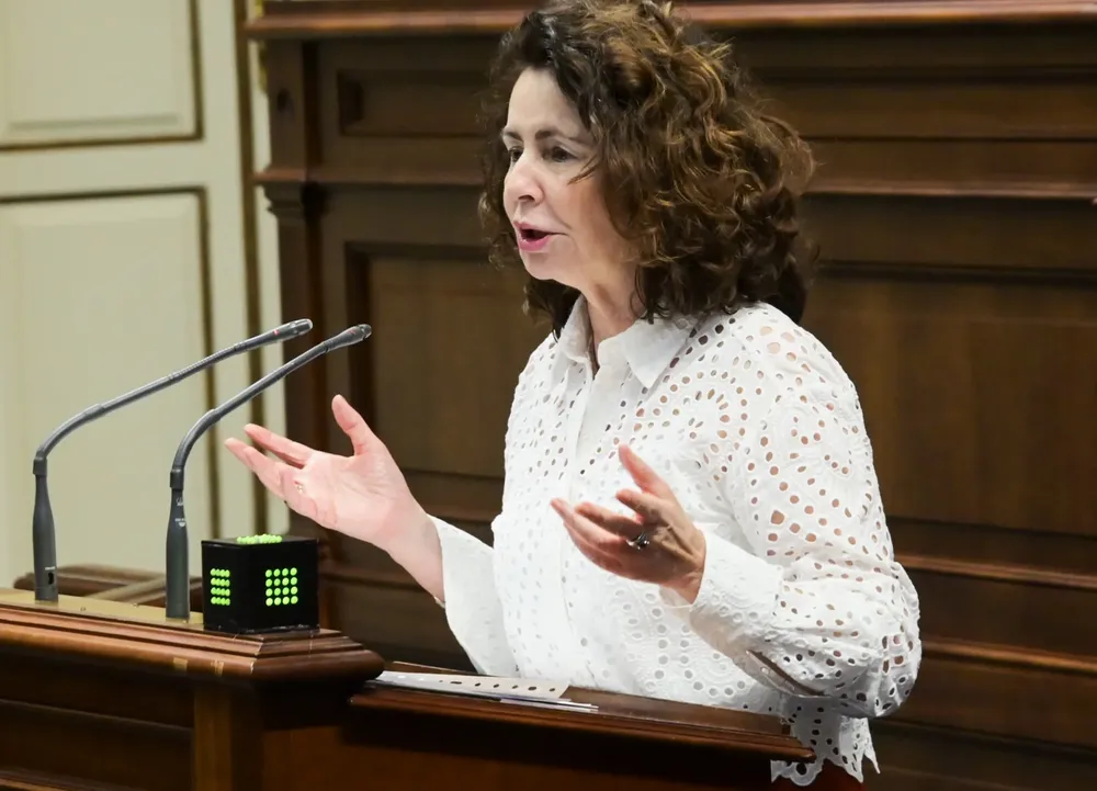 matilde-asian-defiende-presupuestos-en-parlamento-de-canarias
