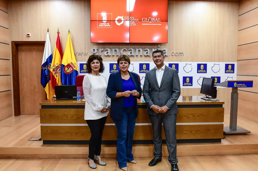 maria-mia-gana-concurso-nuevo-uniforme-guaguas-global_la-gaceta-de-gran-canaria
