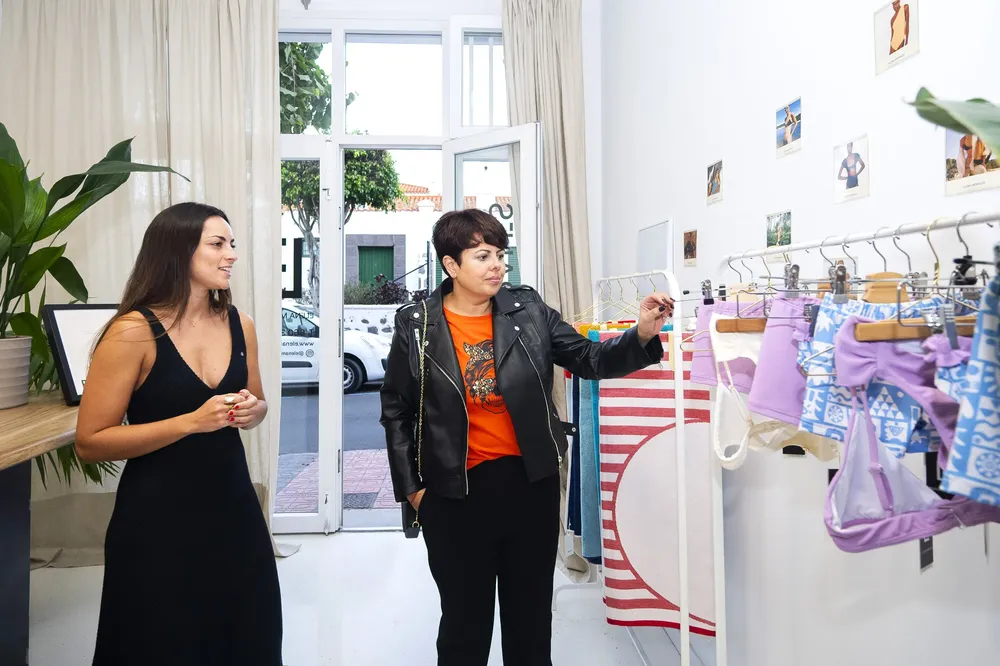 elena-morales-y-minerva-alonso-inauguracion-tienda-en-telde_la-gaceta-de-gran-canaria