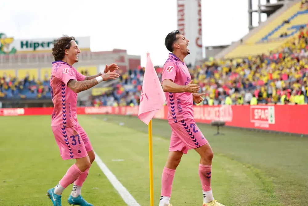 las-palmas-gana-al-girona-en-estadio-gran-canaria