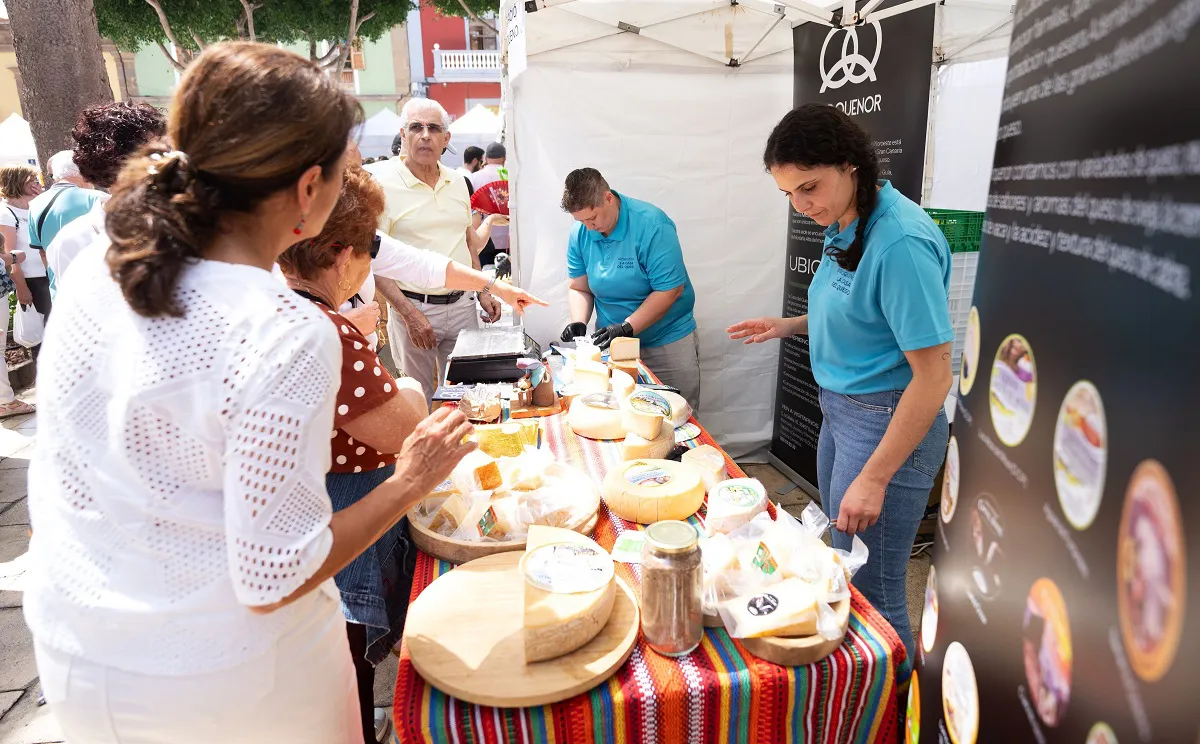 galdar-acoge-feria-del-queso-en-la-plaza-de-santiago