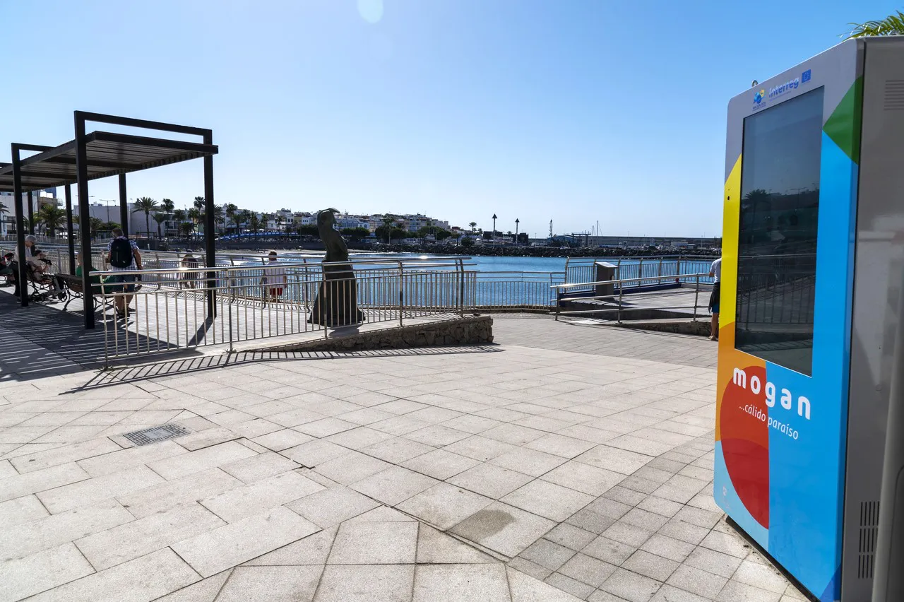 mogan-instala-totem-de-informacion turistica