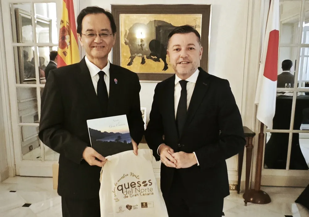 queso-de-flor-maridado-con-sake_teodoro-sosa-y-takahiro-nakamae