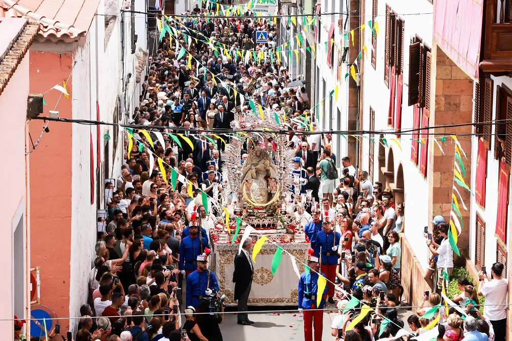 dia-del-pino-en-teror_santa-misa-y-procesion-de-la-virgen-del-pino_4