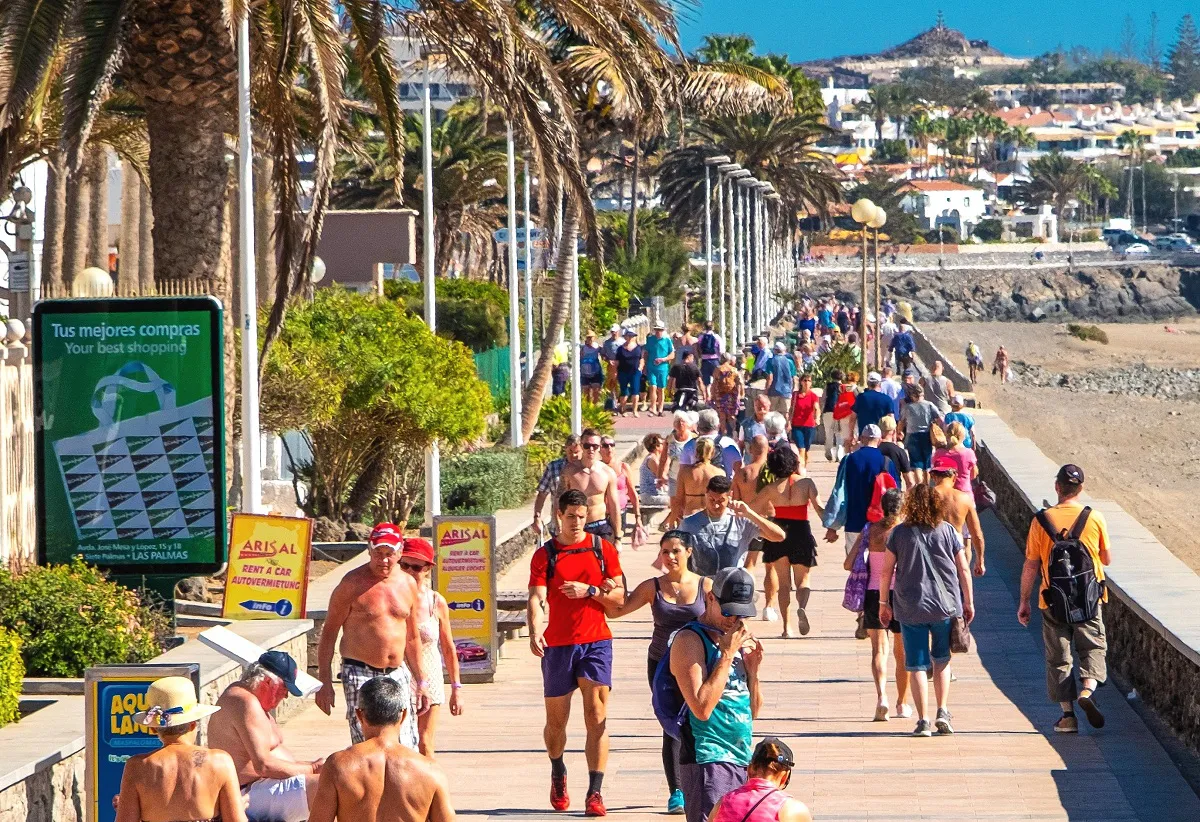 gran-canaria-recibe-casi-medio-millon-de-turistas-en-febrero-y-bate-record-historico