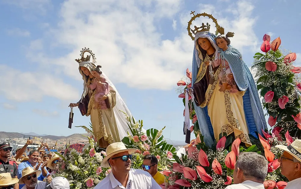 playa-de-mogan-celebra-con-devocion-la-procesion-maritima-de-su-virgen-del-carmen