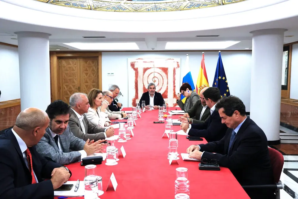 fernando-clavijo-consigue-el-apoyo-al-texto-legal-para-distribucion-menores-no-acompañados