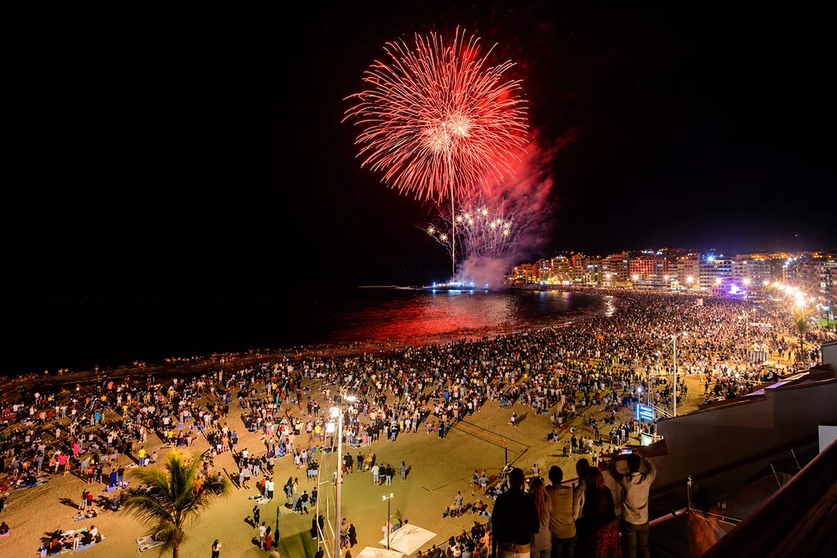 Noche-de-San-Juan-en-Playa-de-Las-Canteras_Las-Palmas-de-Gran-Canaria