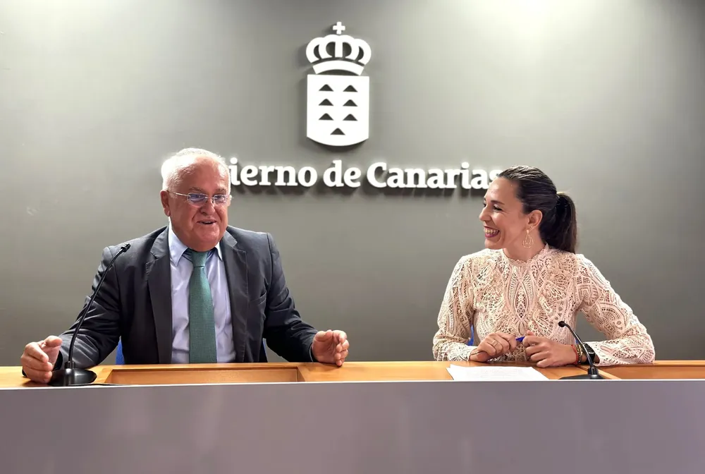 jessica-de-leon-y jose-agustin-espino-acuerdo-formacion-desempleados-como-conductores_noticias-gran-canaria