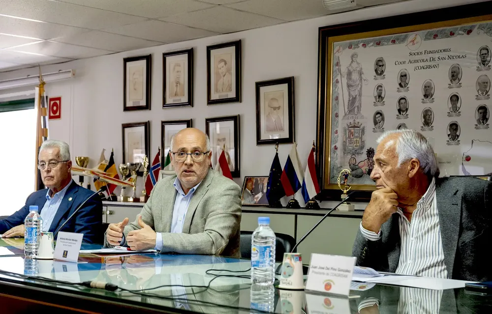 antonio-morales-convenio-tomate-cabildo-coagrisan_noticias-de-gran-canaria