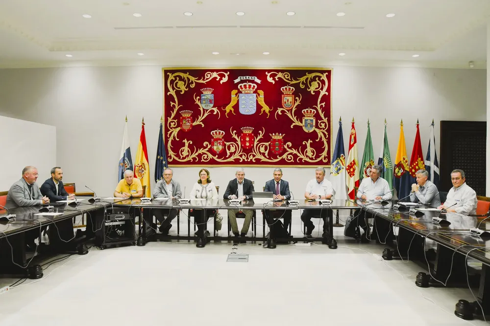 fernando-clavijo-y-narvay-quimtero-reunion-agricultores-sector-primario_la-gaceta-noticias-gran-canaria