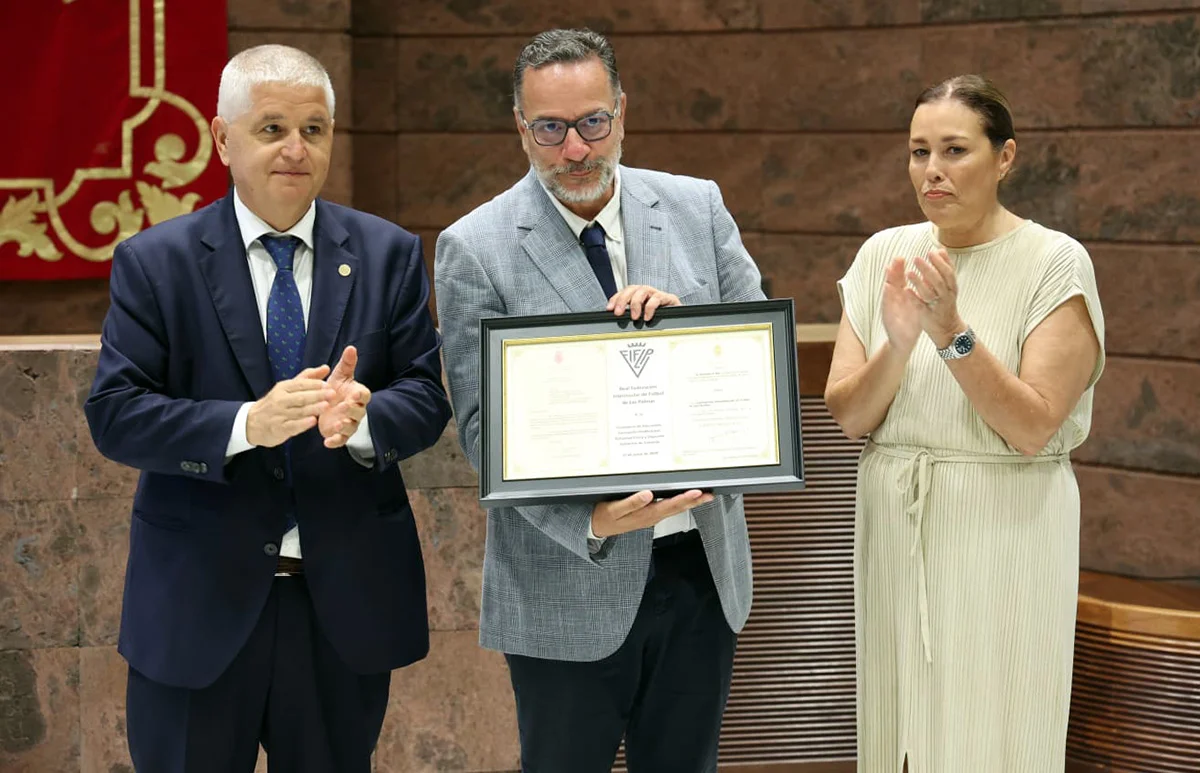 homenaje-a-Federación-Futbol-de-Las-Palmas-en-Parlamento-de-Canarias