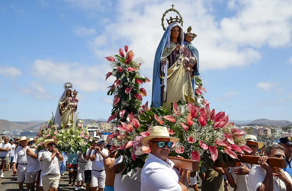 playa-de-mogan-celebra-la-procesion-maritima-de-su-virgen-del-carmen
