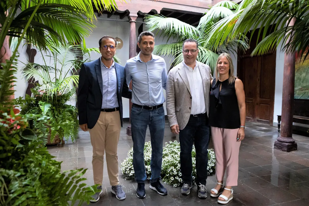 poli-suarez-y-angel-sabroso-visita-agaete-I-la-gaceta-noticias-gran-canaria poli suarez, consejero de educacion y deportes del gobierno canario, y angel sabroso visitan el municipio de agaete I la gaceta de gran canaria I noticias gran canaria