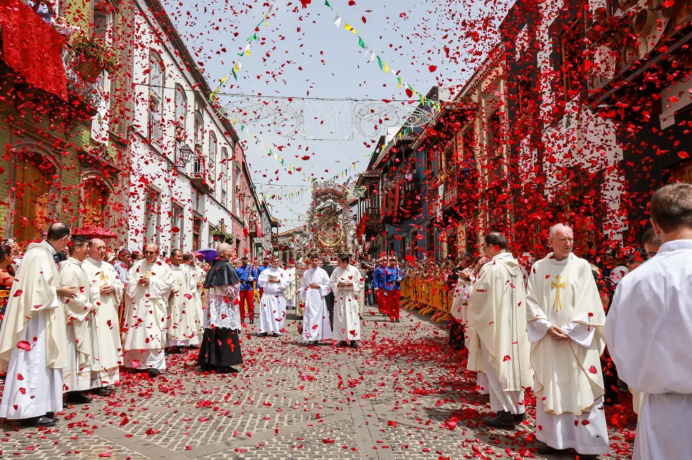 dia-del-pino-en-teror_santa-misa-y-procesion-de-la-virgen-del-pino_5