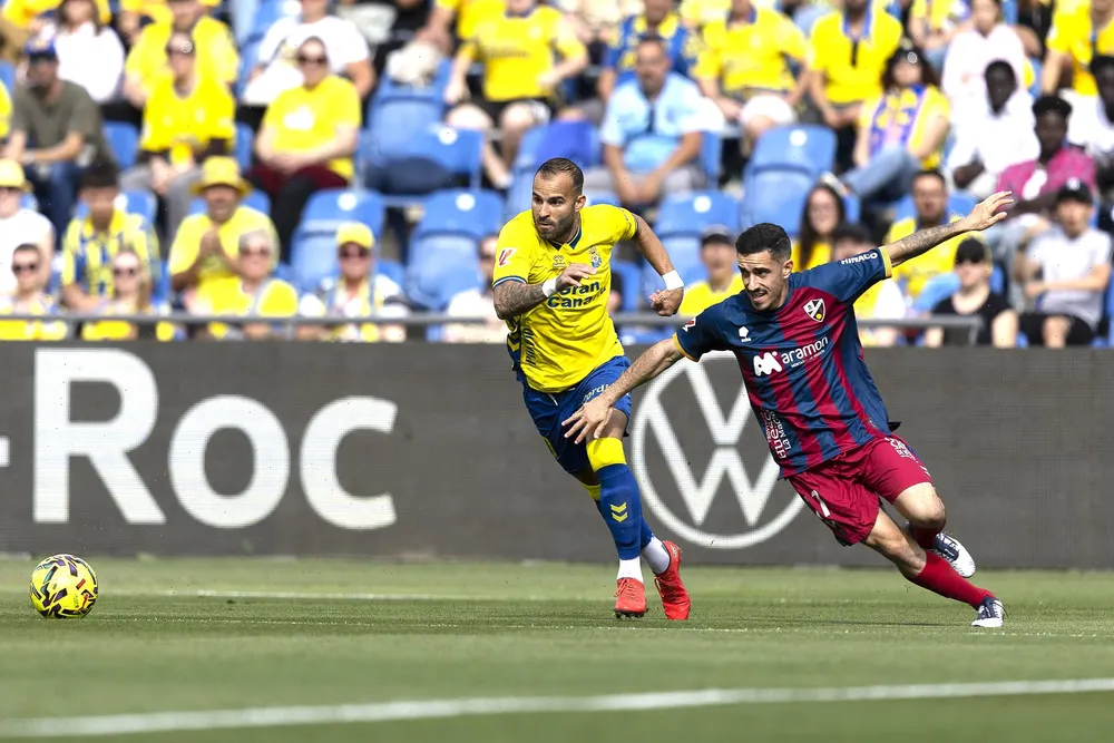 las-palmas-vence-al-huesca-y-jese-muestra-el-camino-al-ascenso-directo_noticias-de-gran-canaria