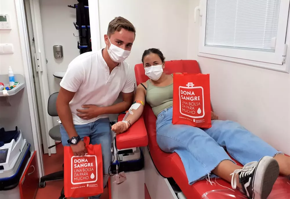 Donantes-en-una-unidad-movil-del-ICHH