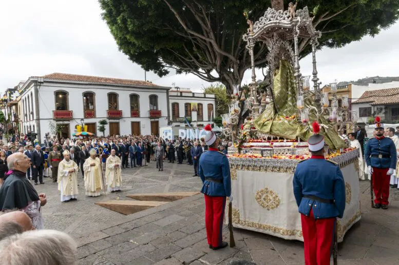 desfile militar-dia-del-pino-en-teror