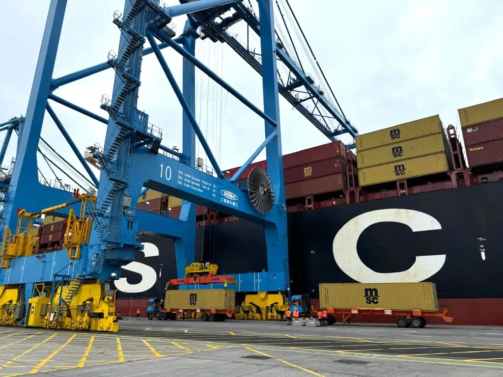 puerto-de-las-palmas-recibe-al-mayor-portacontenedores-que-atraca-en-el-puerto